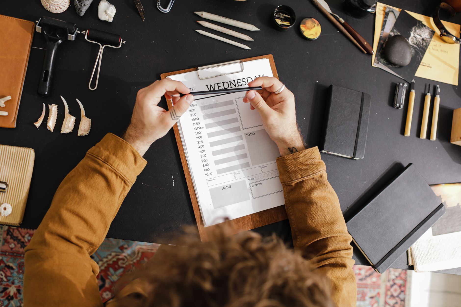 A retailer working through a simple weekly marketing checklist