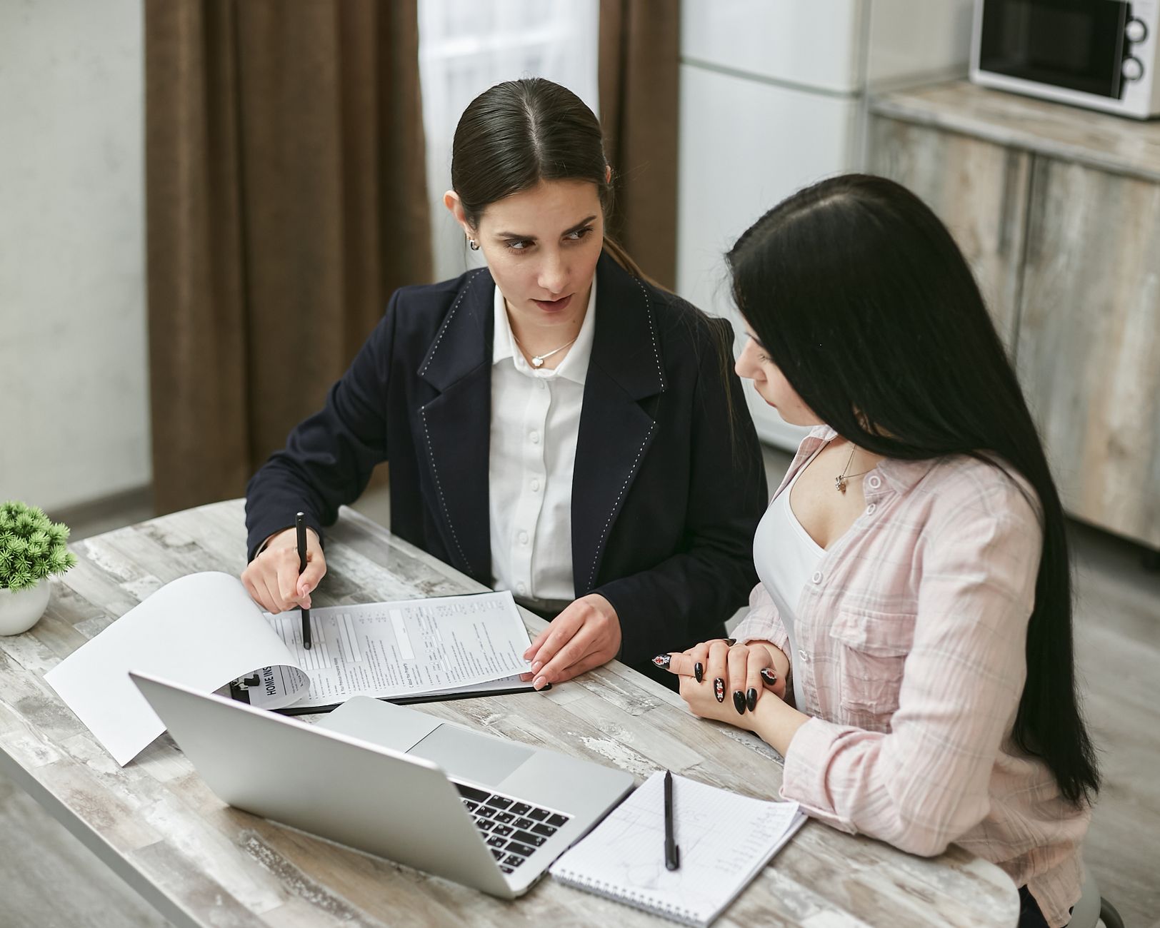An HR manager and a training provider discussing a short CPD course