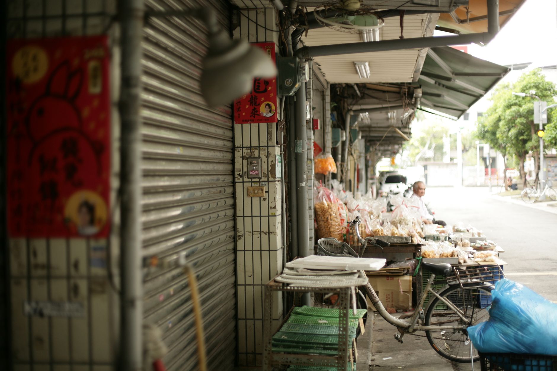 A busy market stall next to a quiet one on the same street