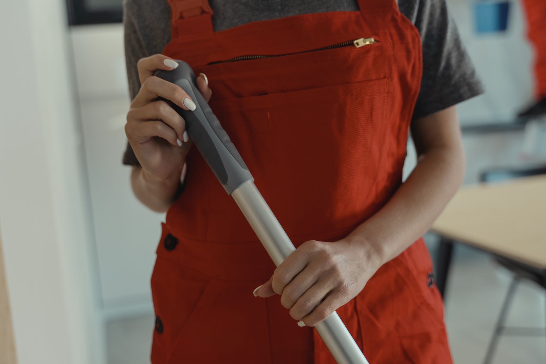 A cleaner chatting with a happy homeowner at the door, arranging a regular slot