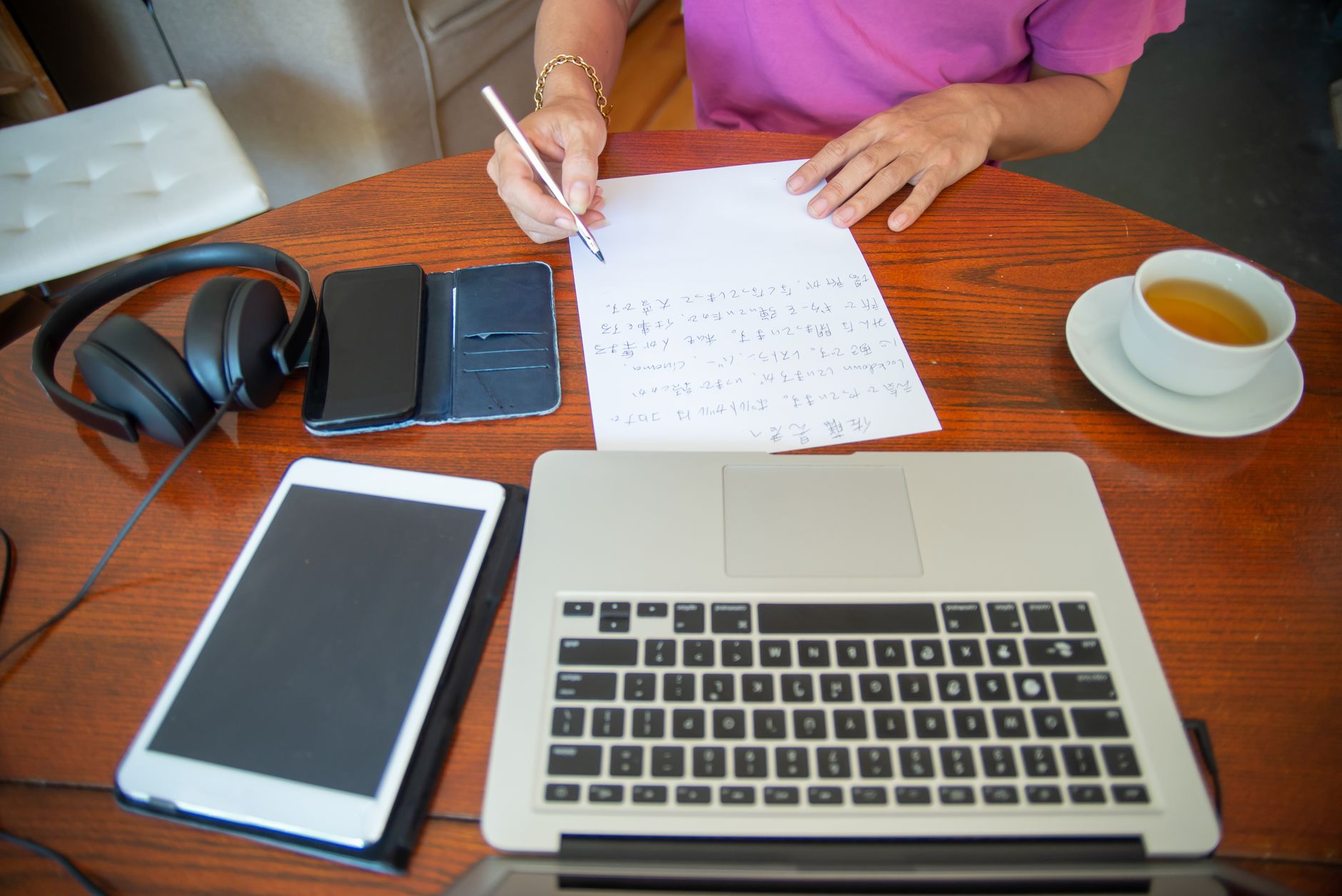 A course creator checking their enrolment numbers after a launch