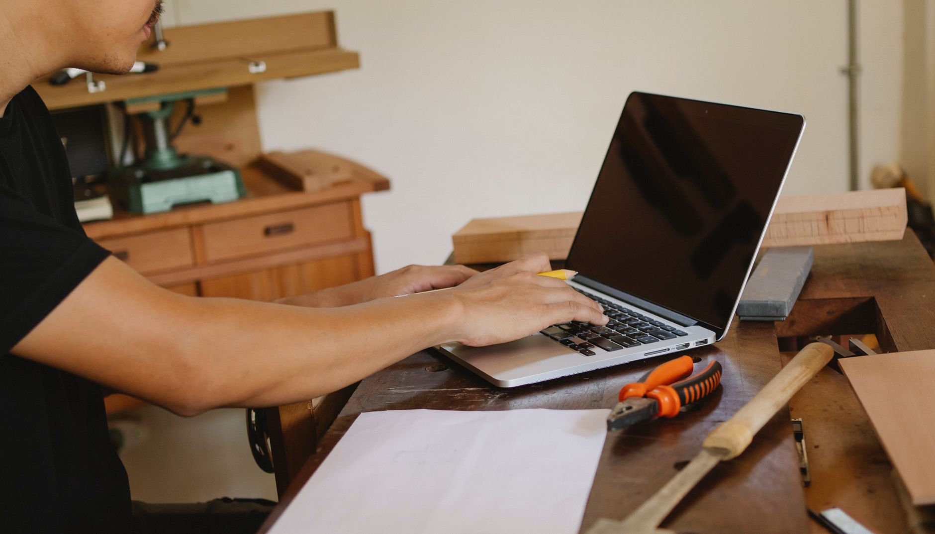 A small business owner setting up an automated message sequence