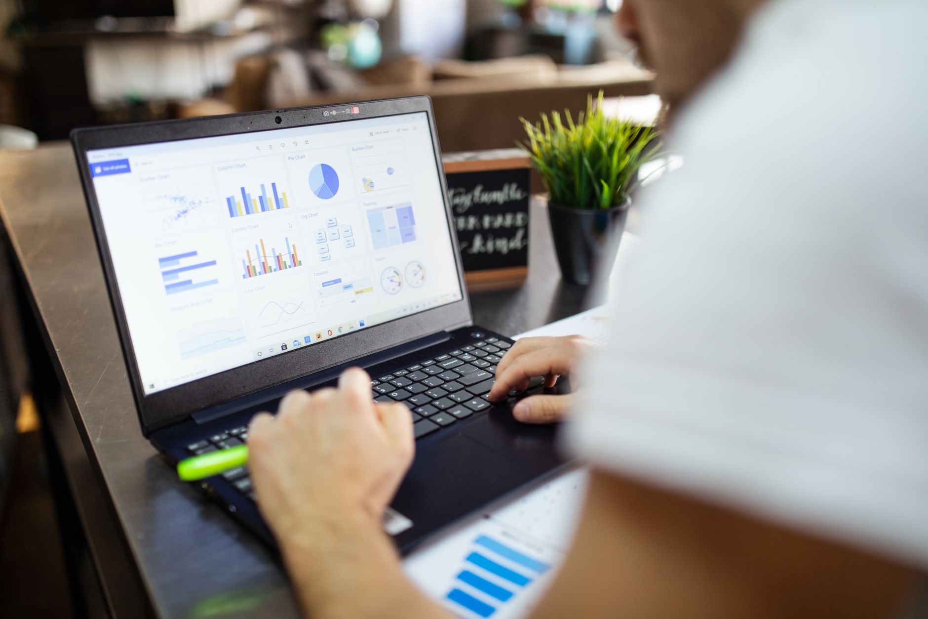 A business owner filling in the parts of a marketing calendar