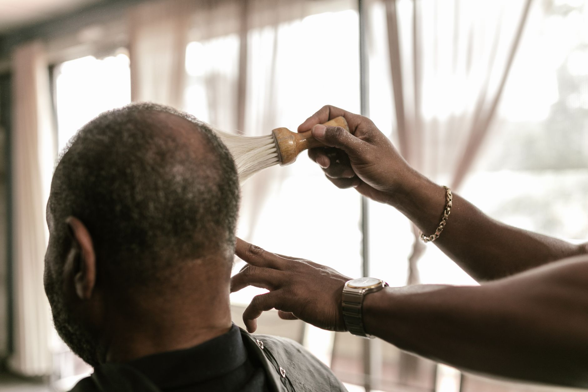 A barber welcoming a first-time customer with an offer
