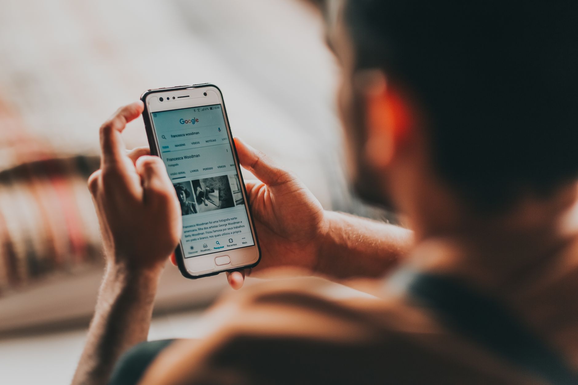 A patient searching online for a local osteopath