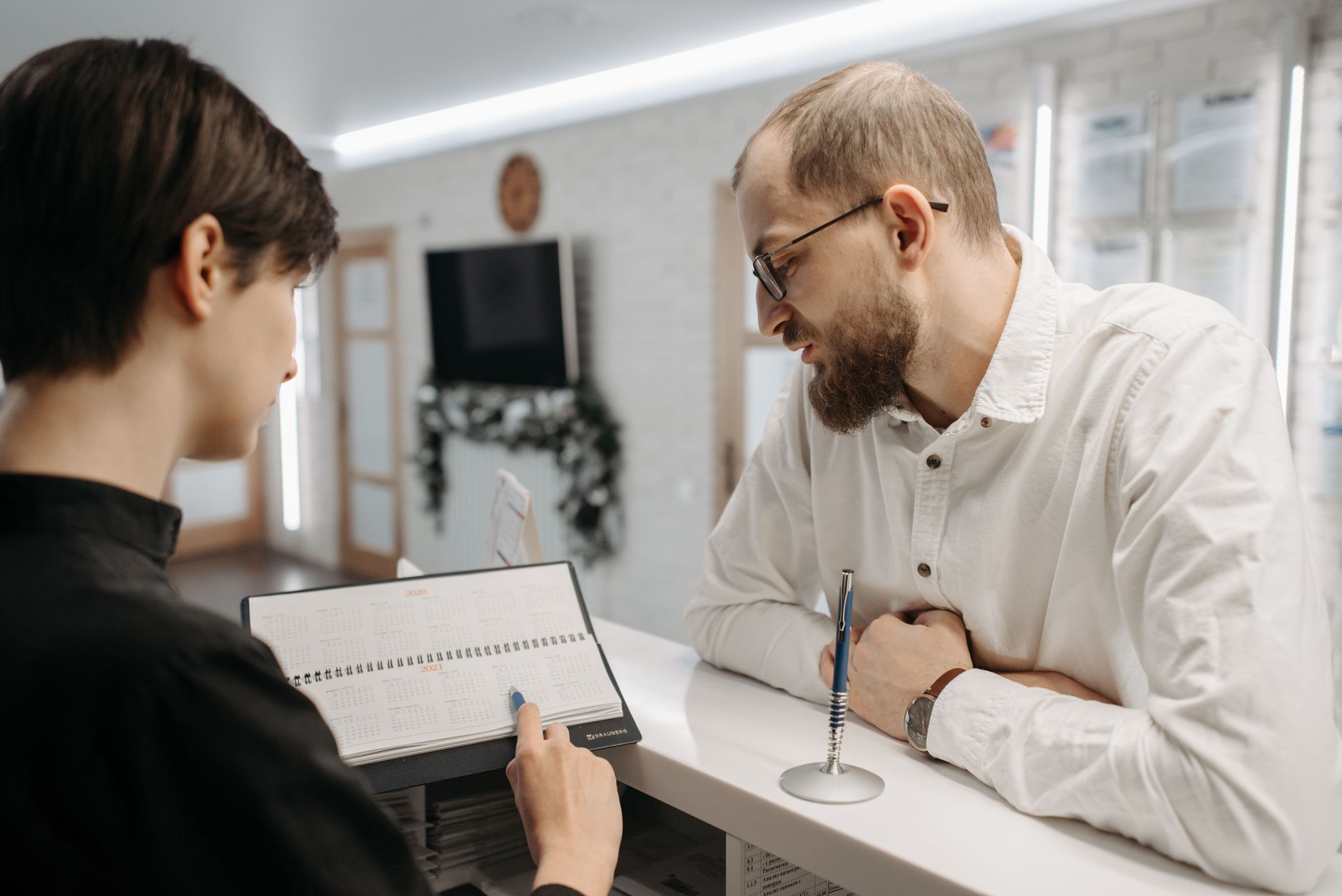A receptionist explaining clear pricing to a client at the desk