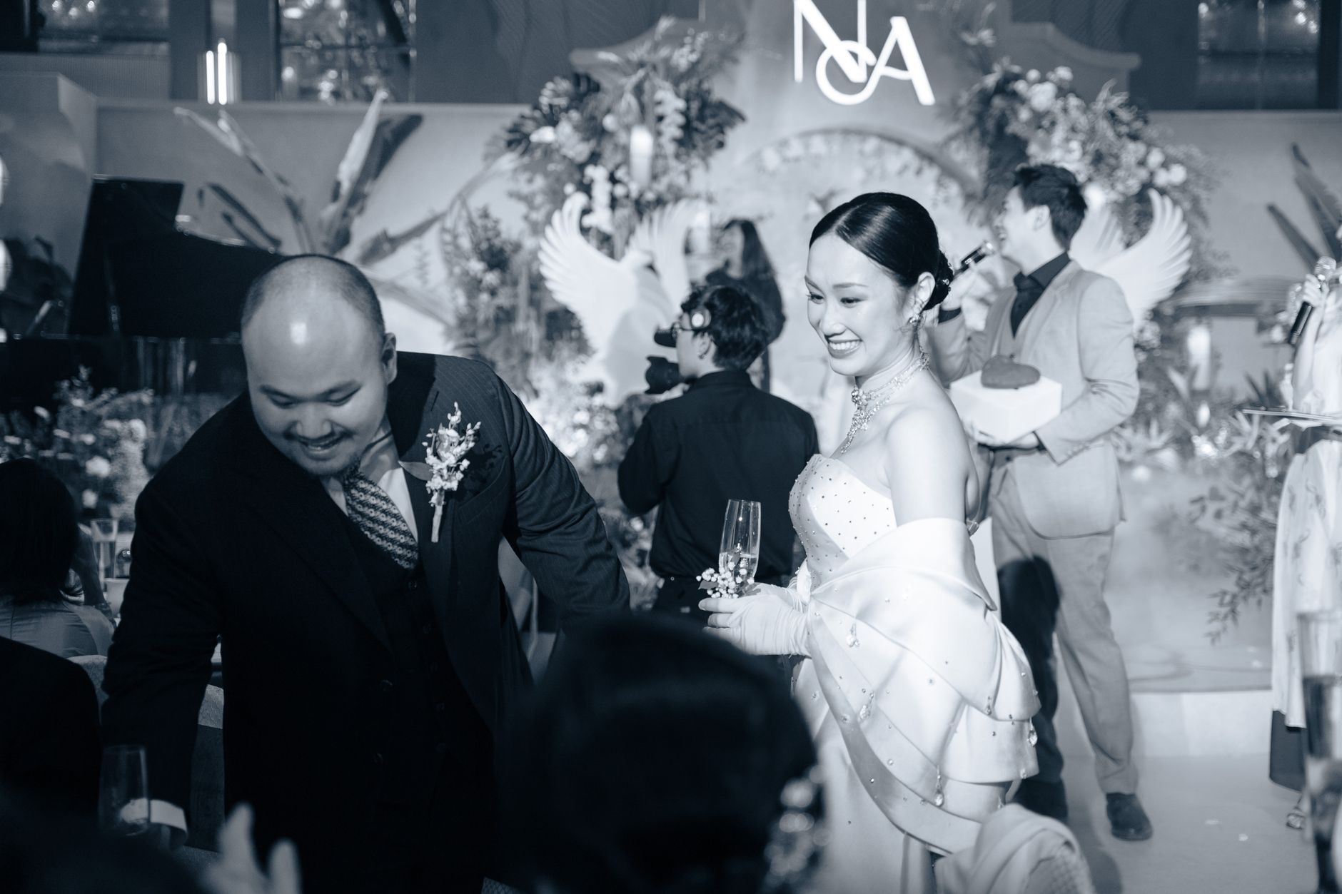 A photographer and venue owner discussing a referral after a wedding