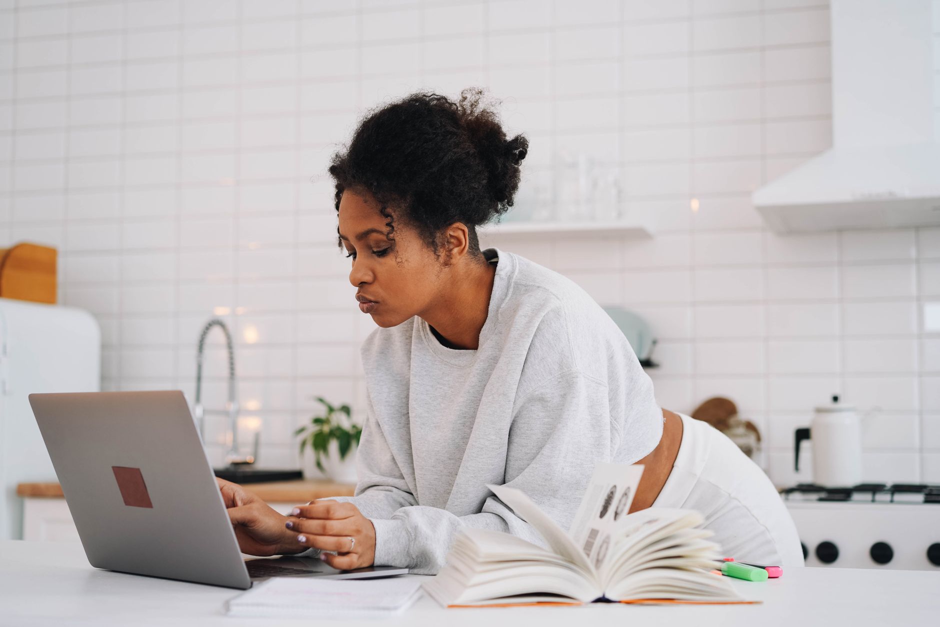 A prospective student searching for a specific online course