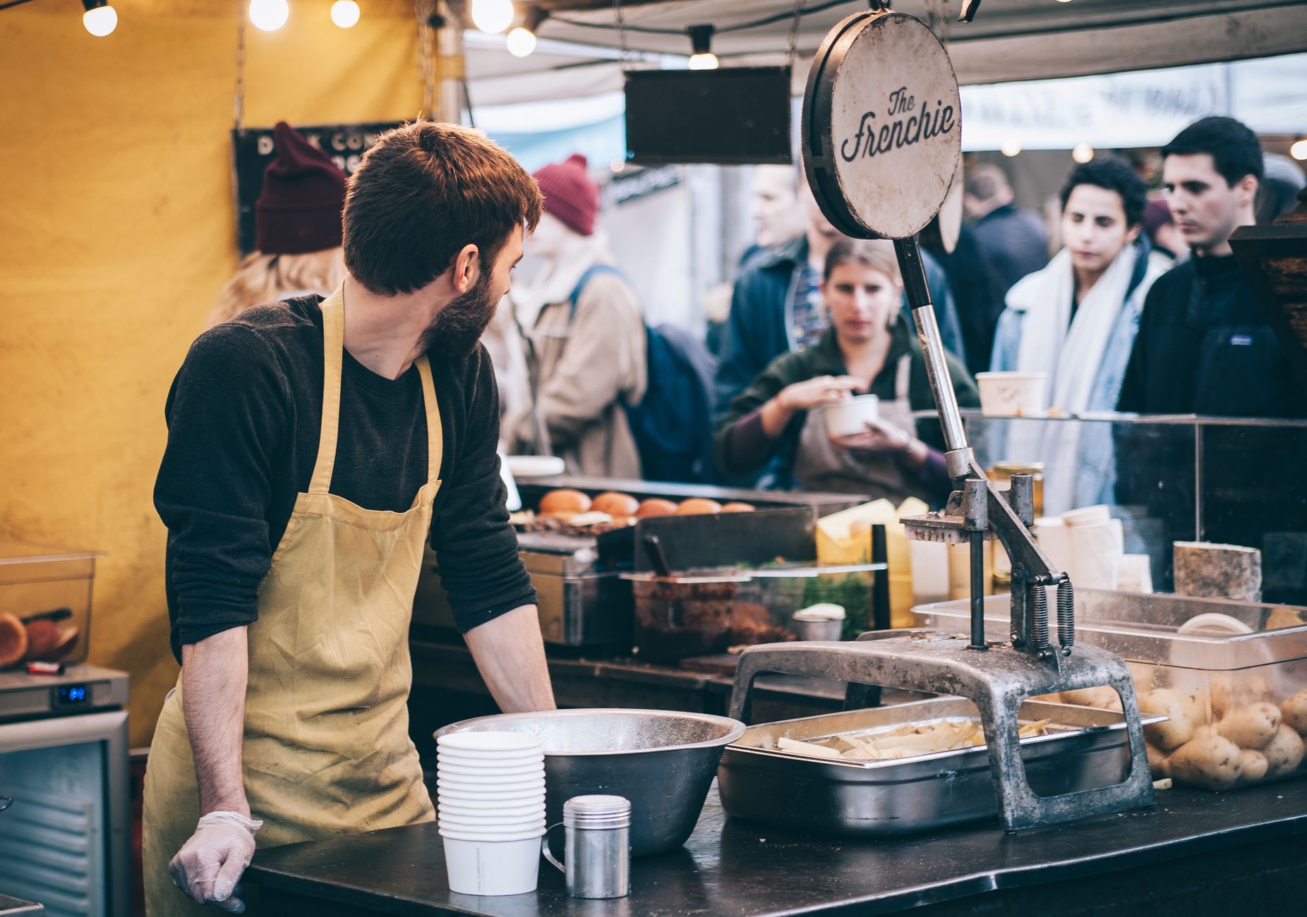 A market trader drawing a crowd with personality rather than a sales pitch