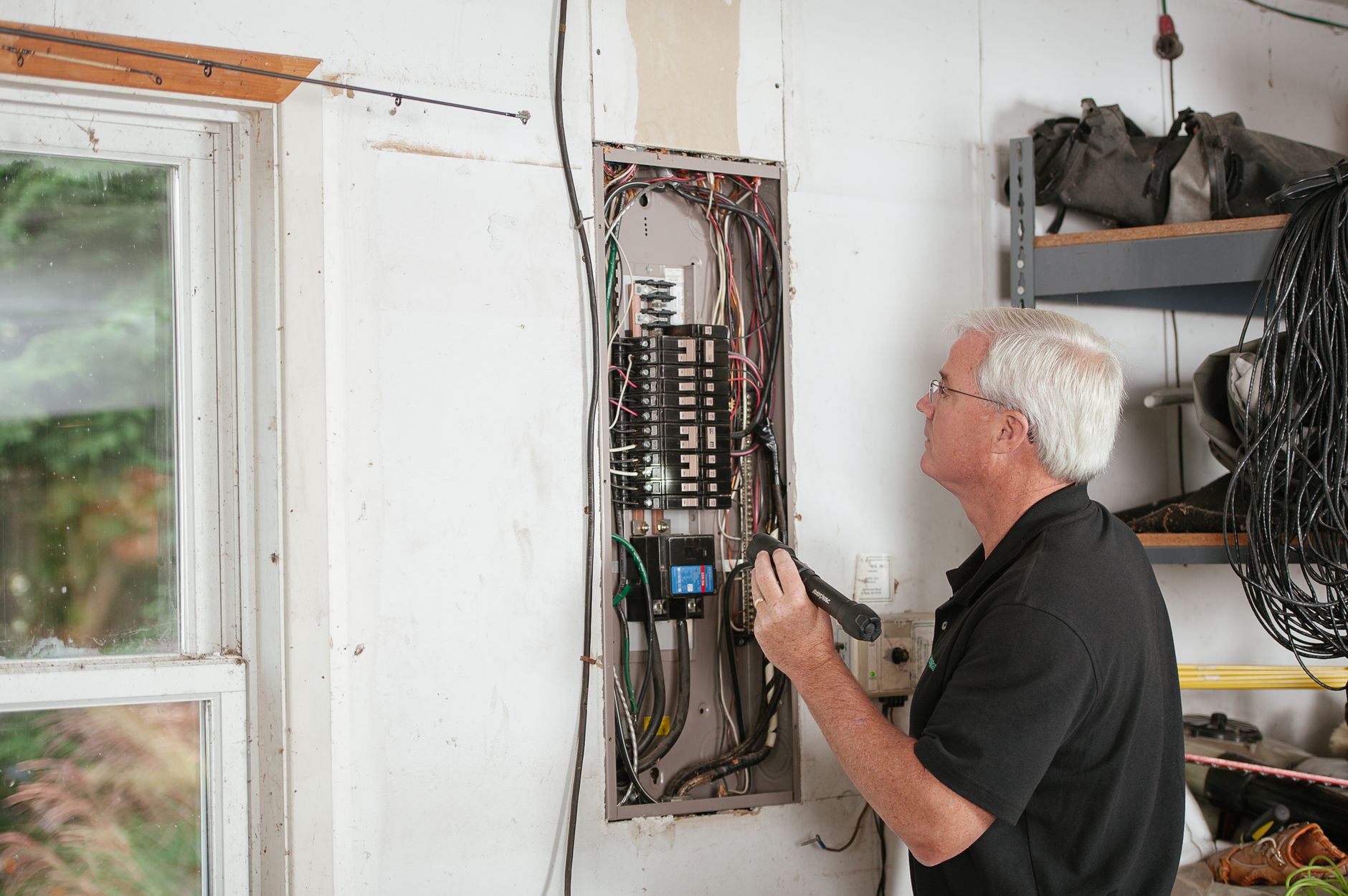 An electrician explaining what went wrong to a homeowner